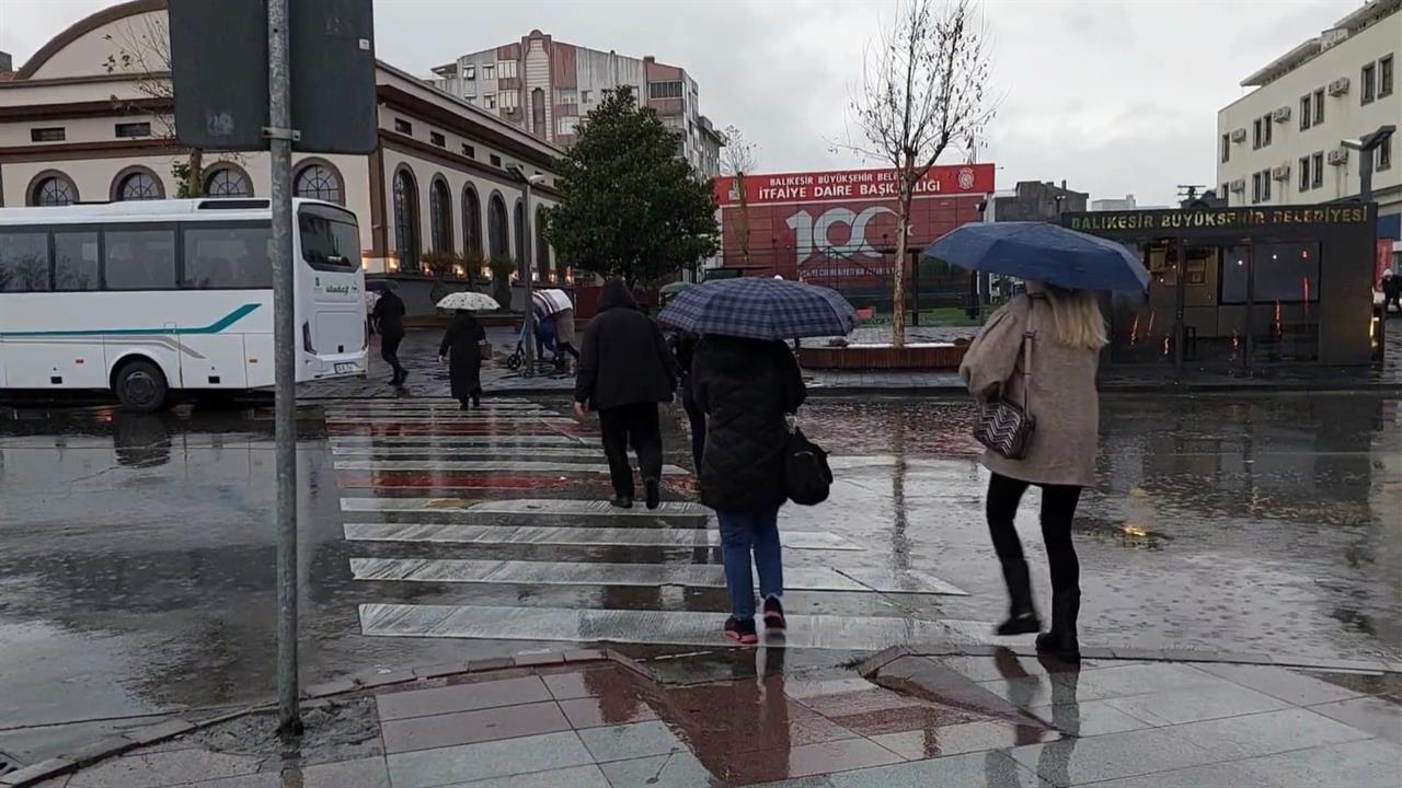 Balıkesir'e Sağanak Yağış Uyarısı Geldi