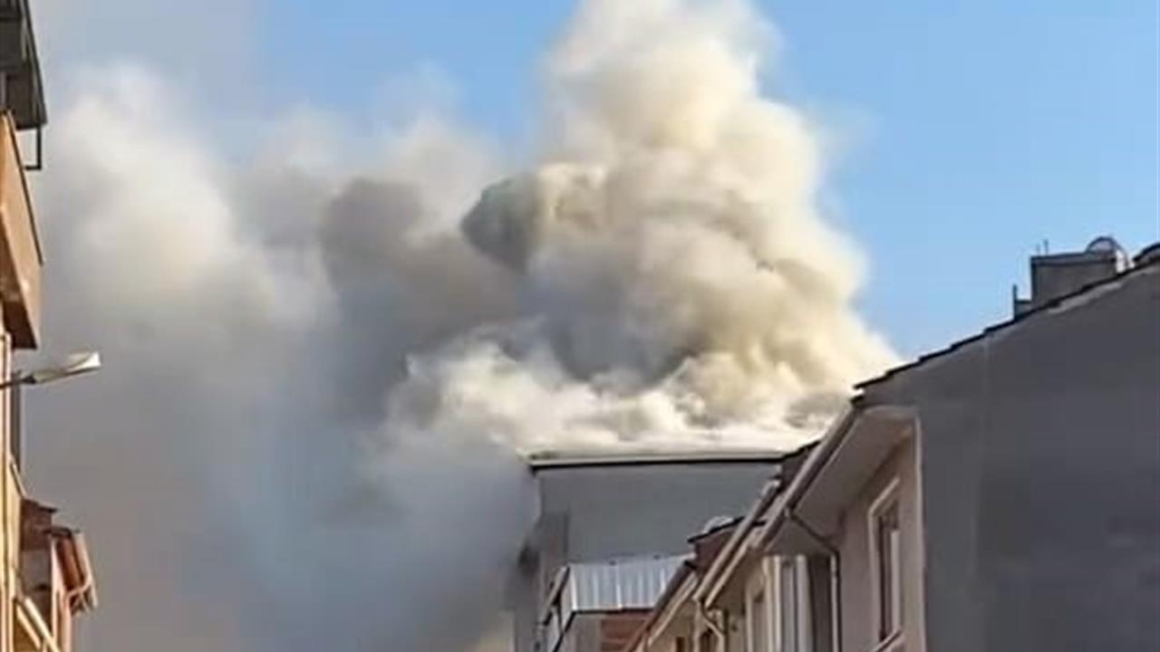 Bursa'da 5 Katlı Apartmanın Çatısında Yangın Çıktı