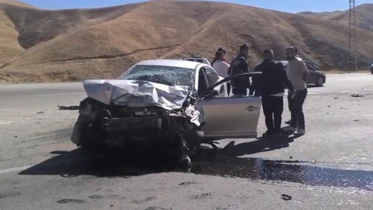 Hakkari'de Trafik Kazası: 4 Yaralı