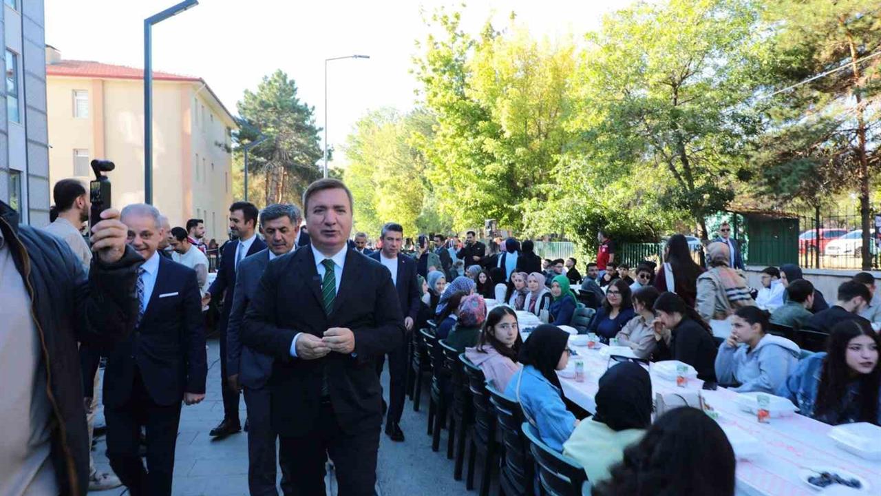 Erzincan'da Gençlik Programı ile 847 Kontenjan Açıldı