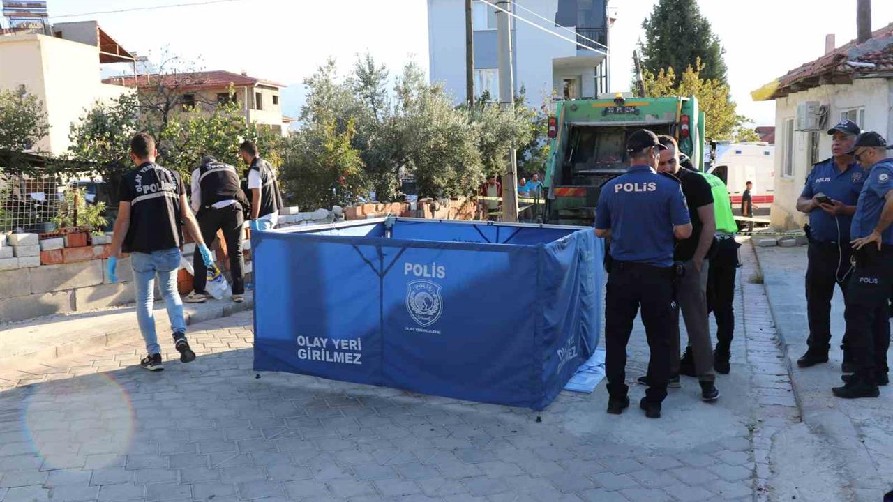 Pamukkale'de Çöp Kamyonunun Çarptığı Kadın Hayatını Kaybetti