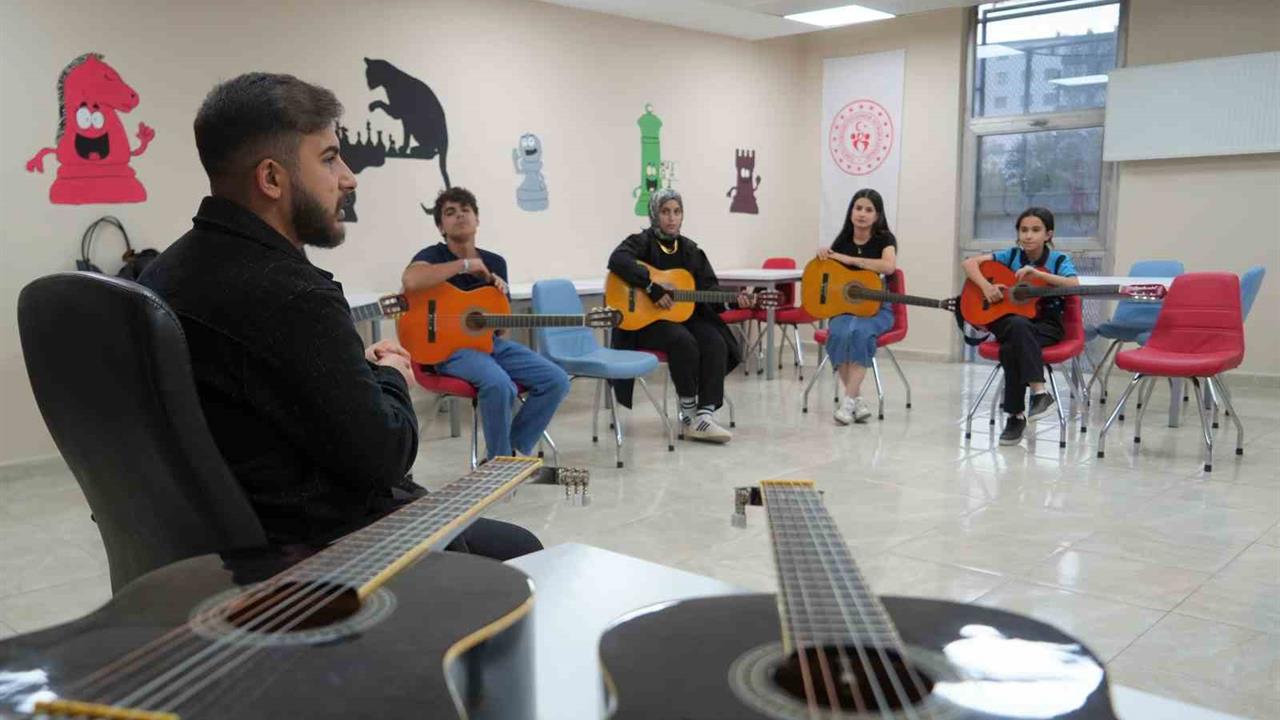 Muş'ta Gençler Sanatı Keşfediyor