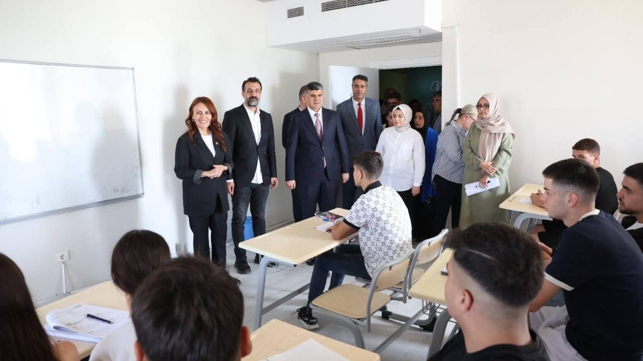 Mersin Akdeniz'de Milletvekili Söylemez Etüt Merkezini Ziyaret Etti