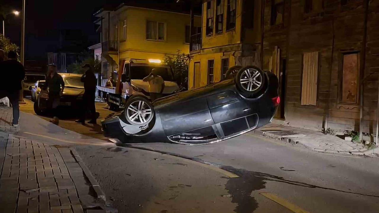 Bartın'da Kaldırıma Çarpan Otomobil Takla Attı