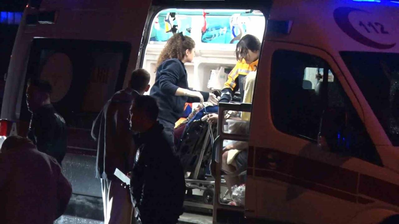 Kadıköy'de 5 Katlı Binada Yangın: 20 Kişi Dumandan Etkilendi