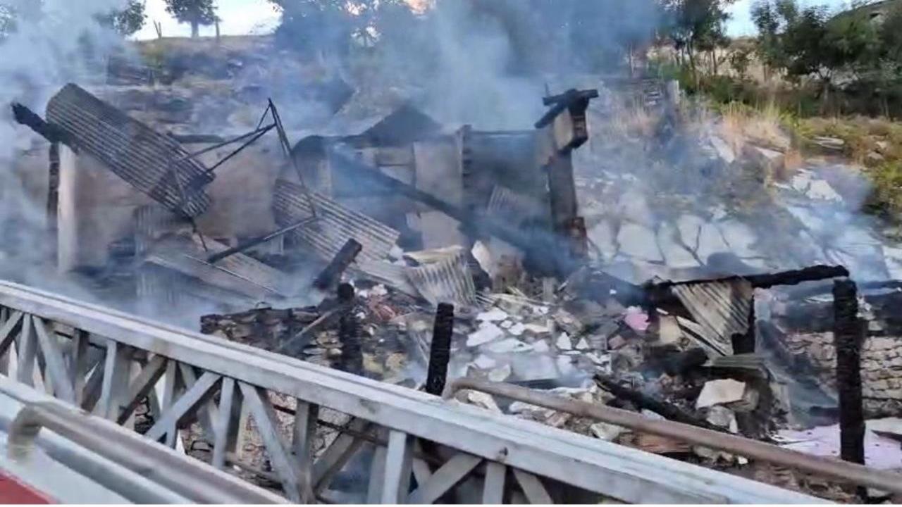 Adana'da Yangın Faciası: İki Kardeş Enkaz Altında Kaldı