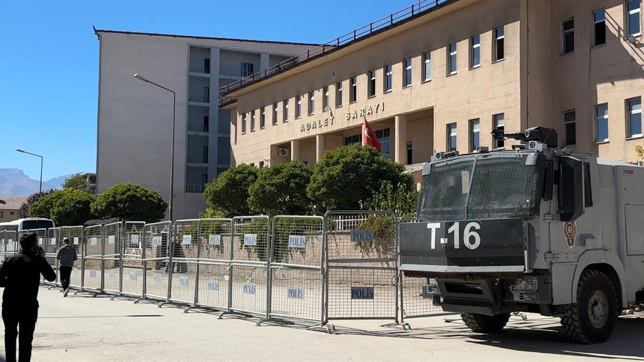 Yüksekova'da Bıçaklı Saldırı: 5 Tutuklama