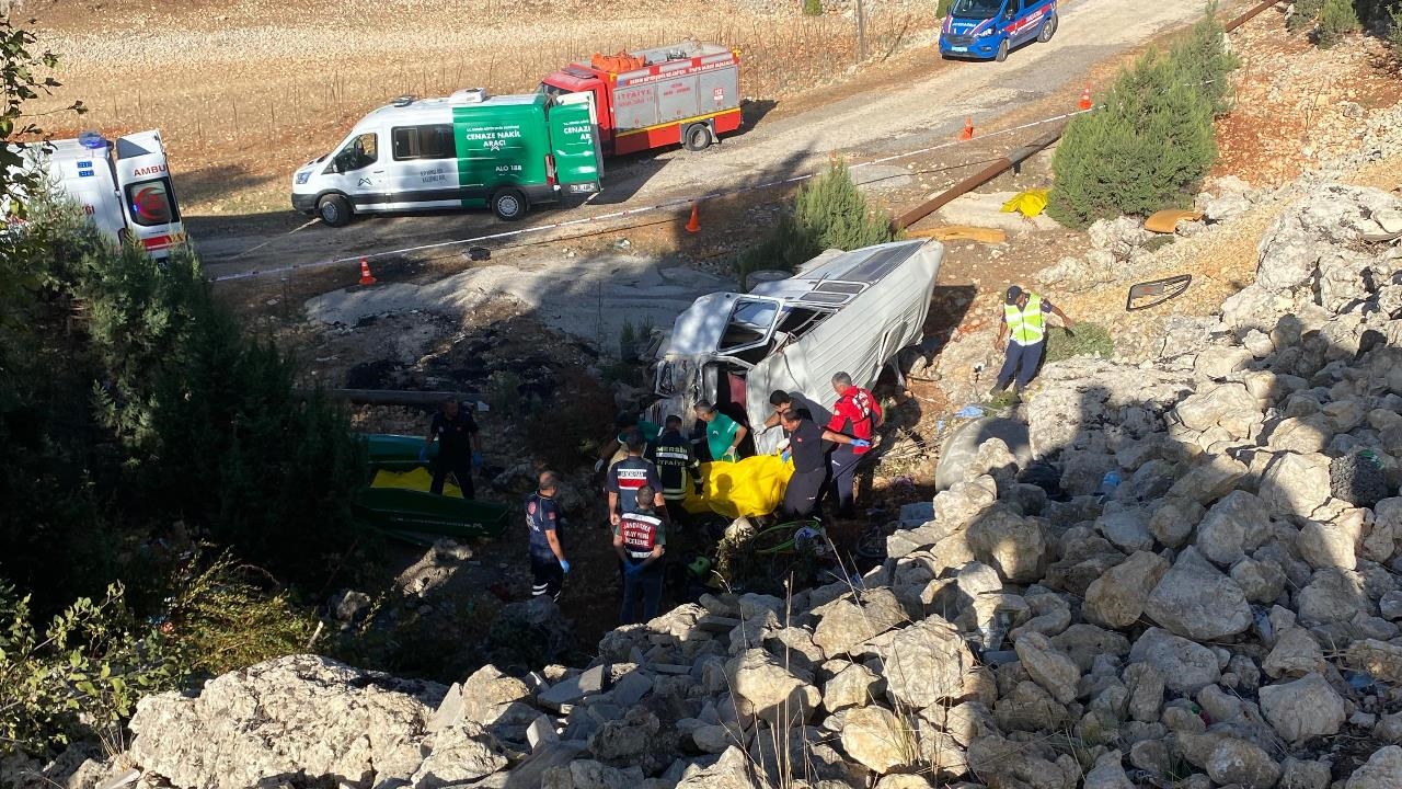 Mersin’de Tarım İşçilerini Taşıyan Minibüs Şarampole Devrildi: 5 Ölü, 14 Yaralı