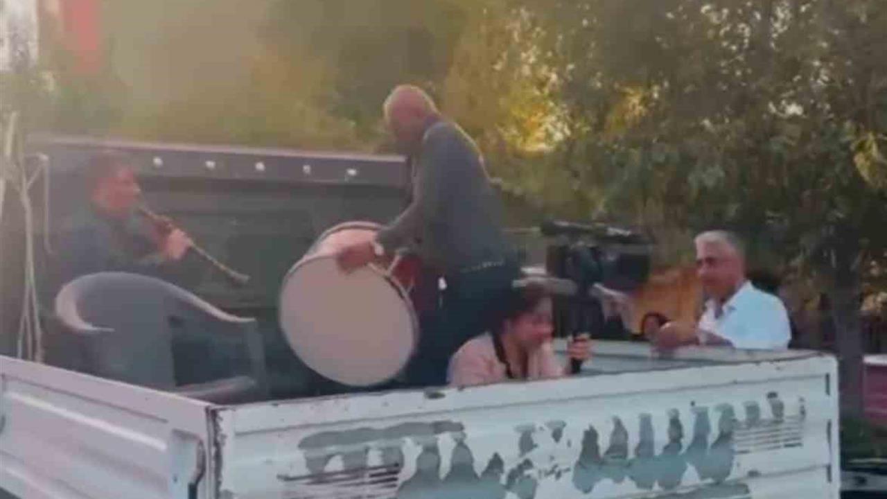 Edirne'de Düğün Konvoyunda Kamyonet Kazası: Kameraman Yaralandı