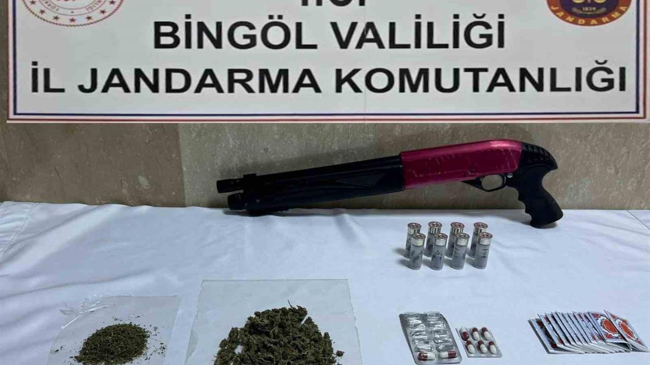 Bingöl'de Uyuşturucu ve Silah Operasyonu: 43 Gram Esrar Ele Geçirildi