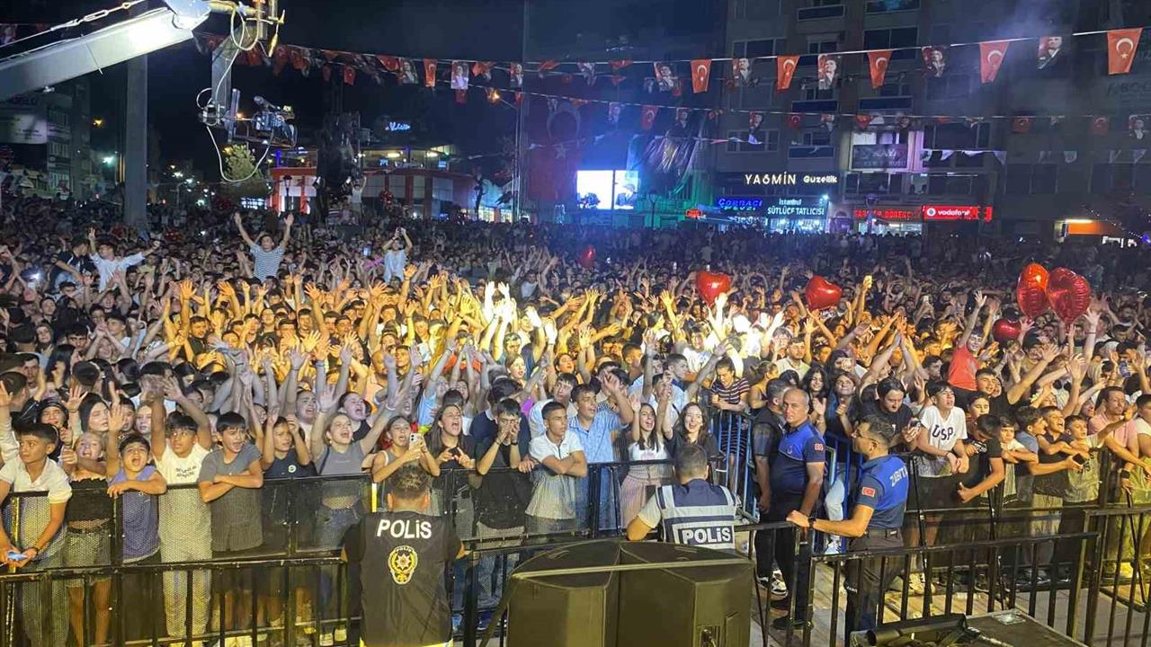 Aleyna Tilki Konseri 10 Ekim'de Manisa'da Gerçekleşecek