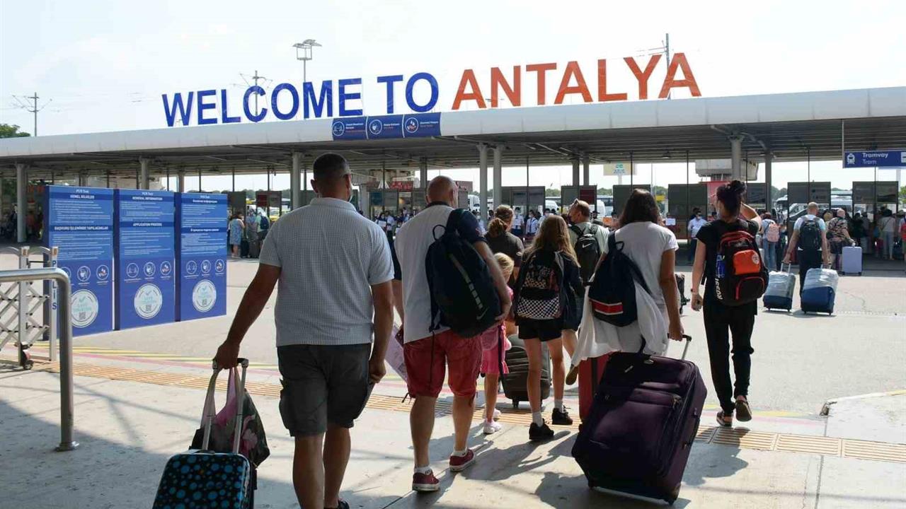 Antalya'da Eylül Ayında Rekor Turist Sayısı Kaydedildi