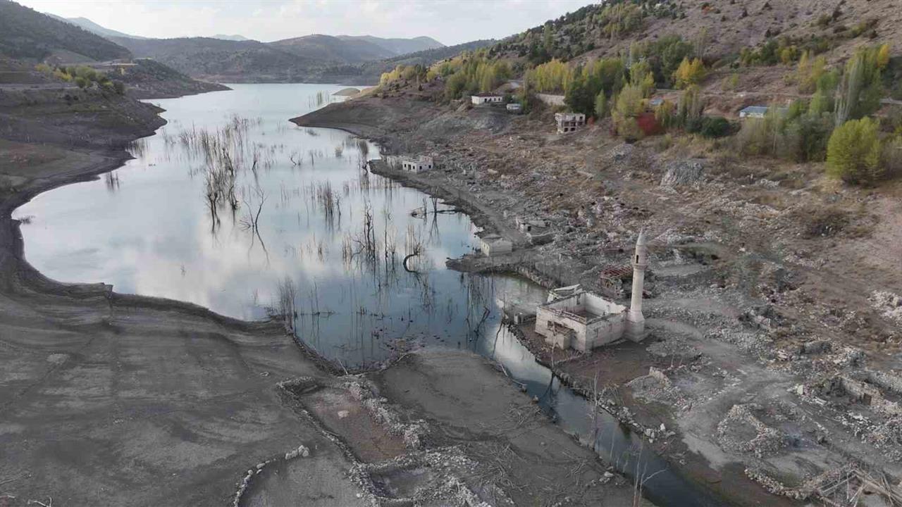 Sivas’ta 15 Yıl Sonra Kaybolan Köy Ortaya Çıktı