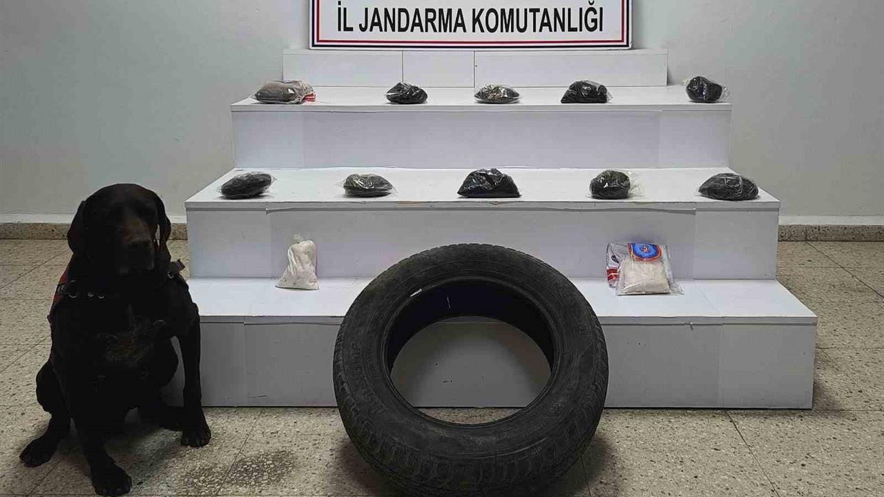 Van'da Otomobil Lastiğinde 6 Kilo Uyuşturucu Yakalandı