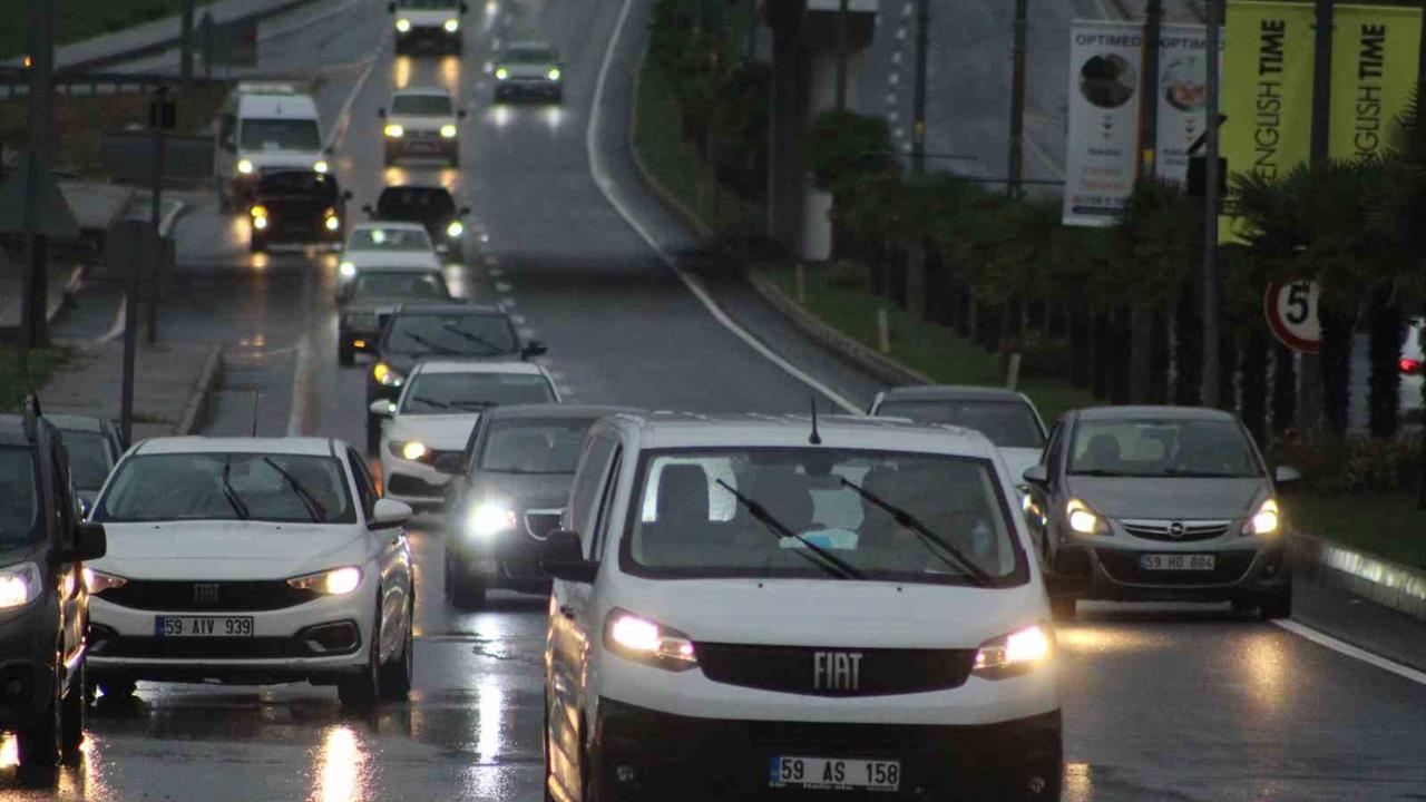 Tekirdağ'da Şiddetli Yağış Hayatı Olumsuz Etkiliyor