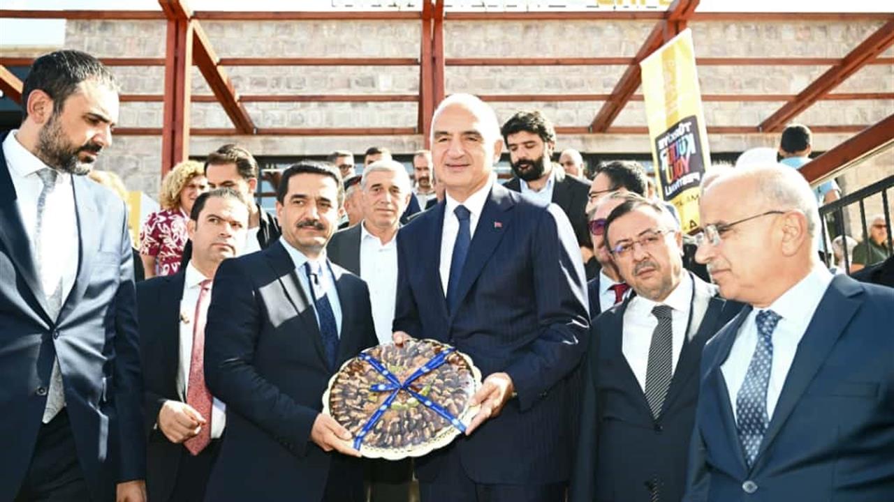 Bakan Ersoy, Malatya'da Seramik Eserleri İnceledi