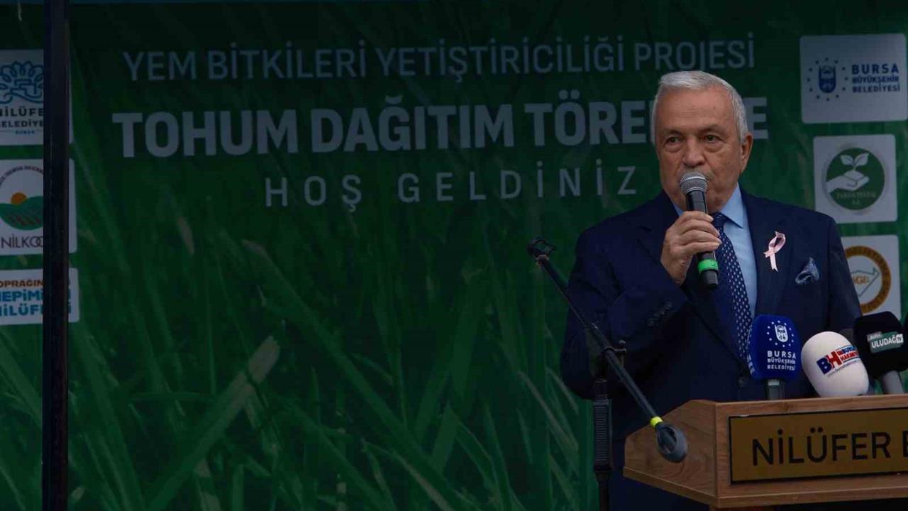 Bursa'da Çiftçilere İtalyan Çimi Tohumu Desteği Verildi