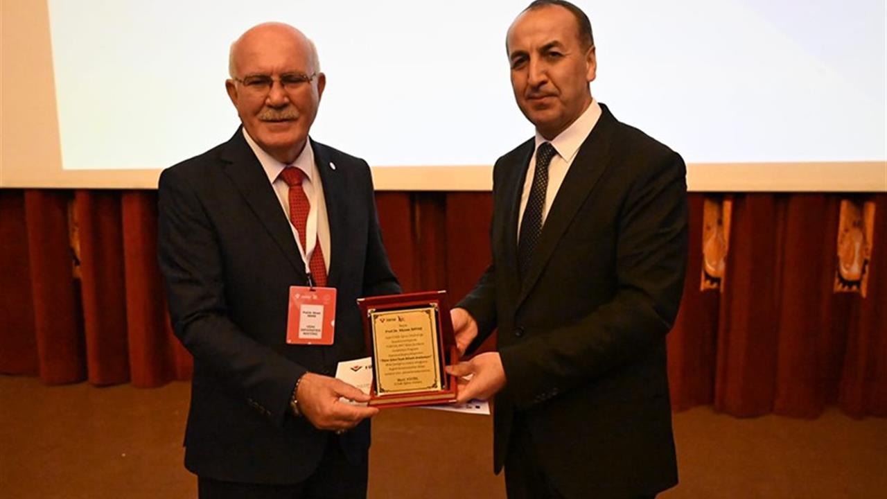 Uşak'ta Matematiğin Tarihi Anlatıldı: Rektör Savaş Bilimseverlerle Buluştu