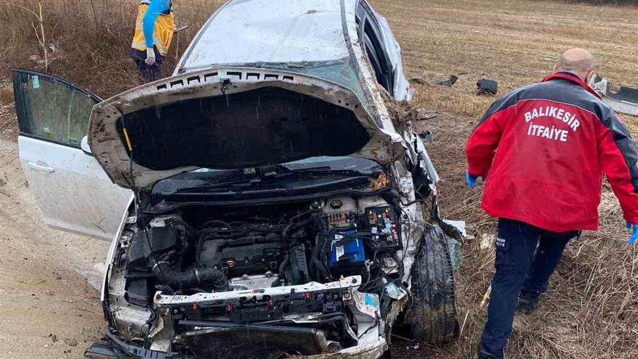 Balıkesir'de Trafik Kazası: 2 Yaralı