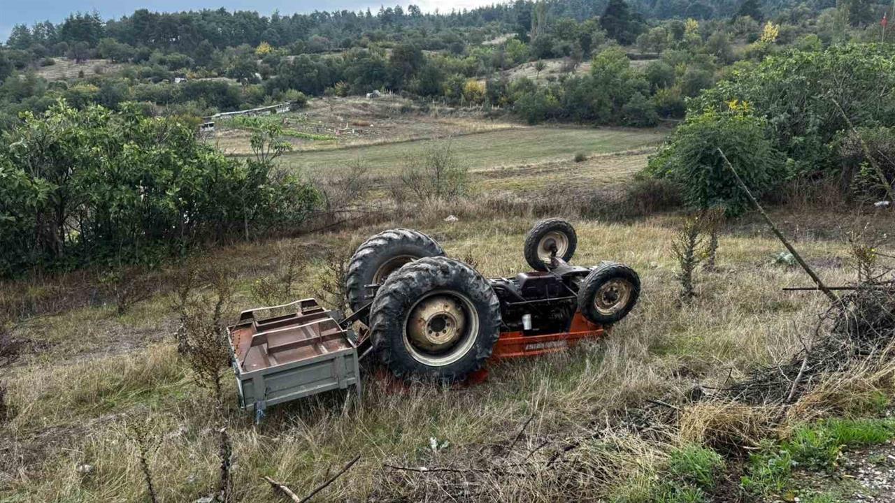 Dursunbey'de Traktör Devrildi: 1 Ölü