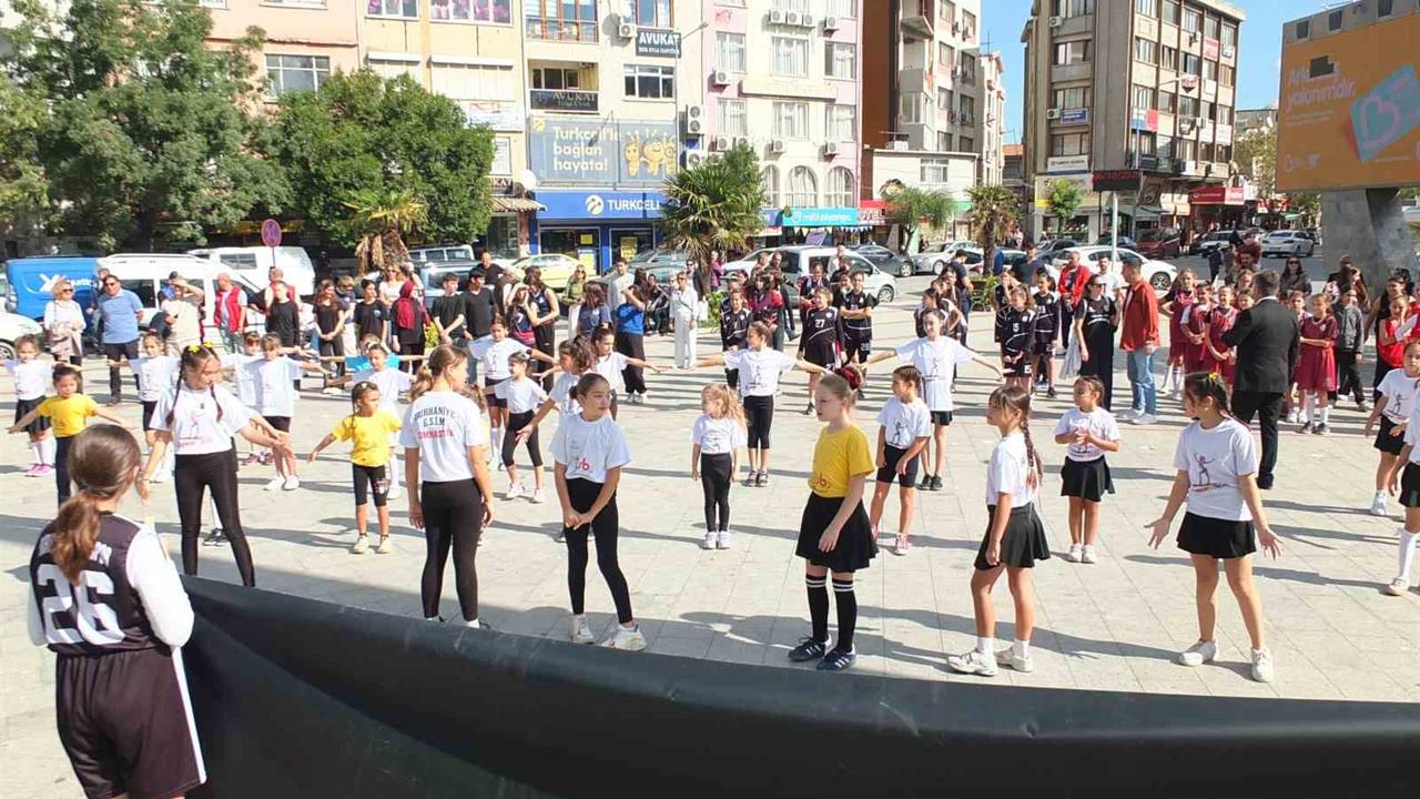 Amatör Spor Haftası Burhaniye'de Başladı