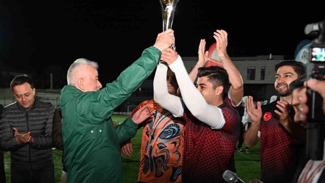 Isparta'da Başkanlık Kupası'nı Emniyet Müdürlüğü Kazandı