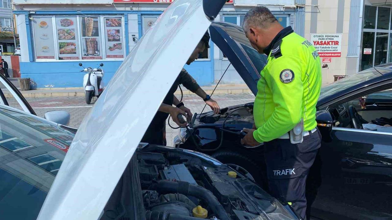 Samsun'da Yolda Kalan Ailenin Yardımına Polis Ekipleri Koştu