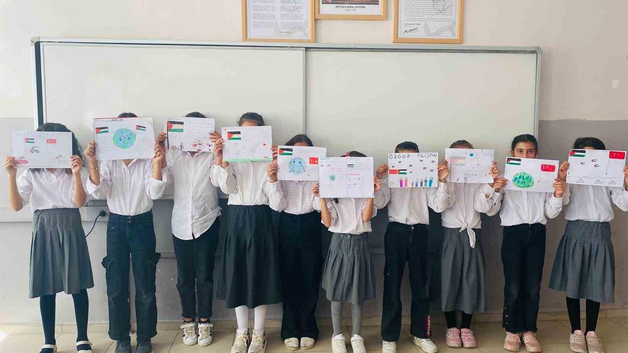 Elazığ'da Öğrenciler Filistin İçin Birleşti
