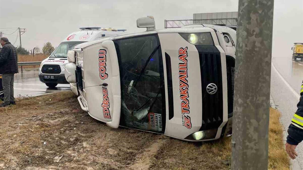 Kırklareli'nde Yolcu Minibüsü Devrildi: 7 Yaralı