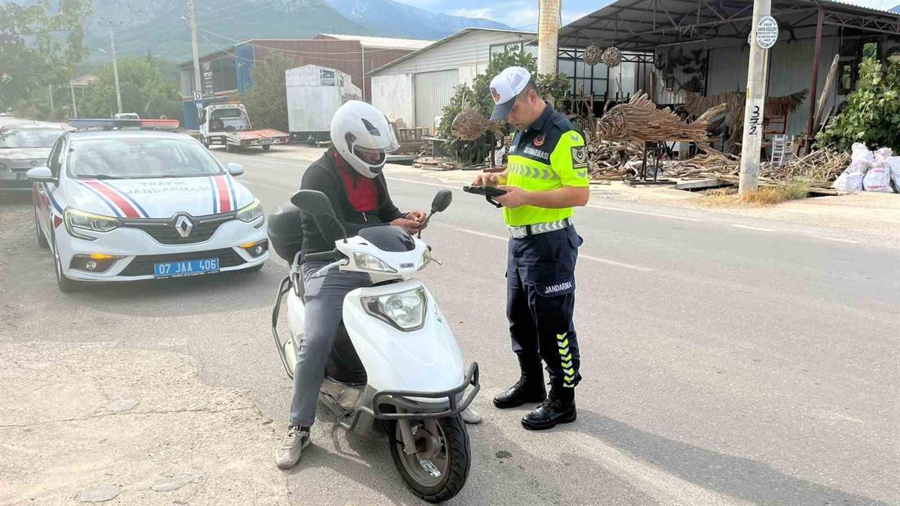 Antalya'da Jandarma'dan Motosiklet Denetimi: 1.693 Cezai İşlem Uygulandı