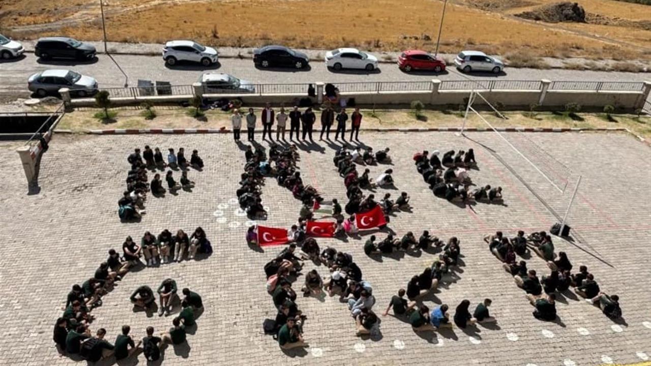 Ahlat’ta Öğrencilerden Filistin İçin Farkındalık Etkinliği