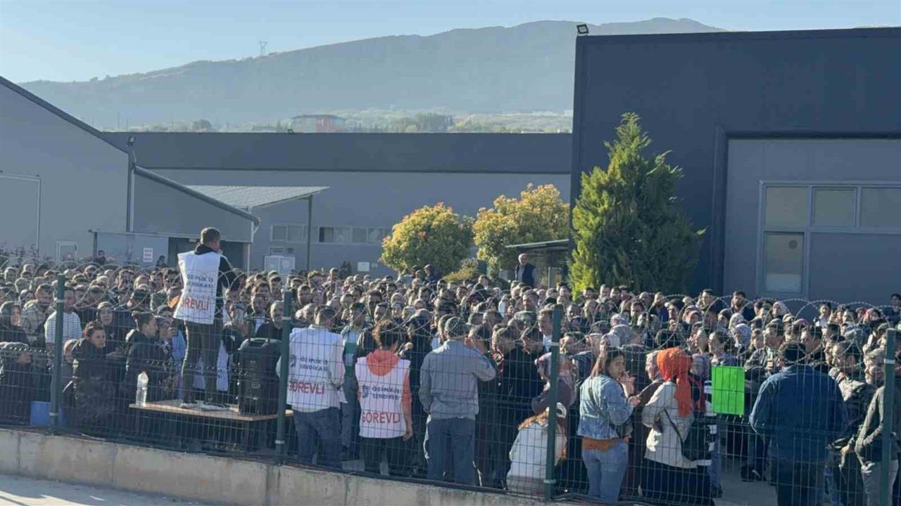 Tokat'ta Tekstil Fabrikasında Üretim Durdu: 800 İşçi Eylemde