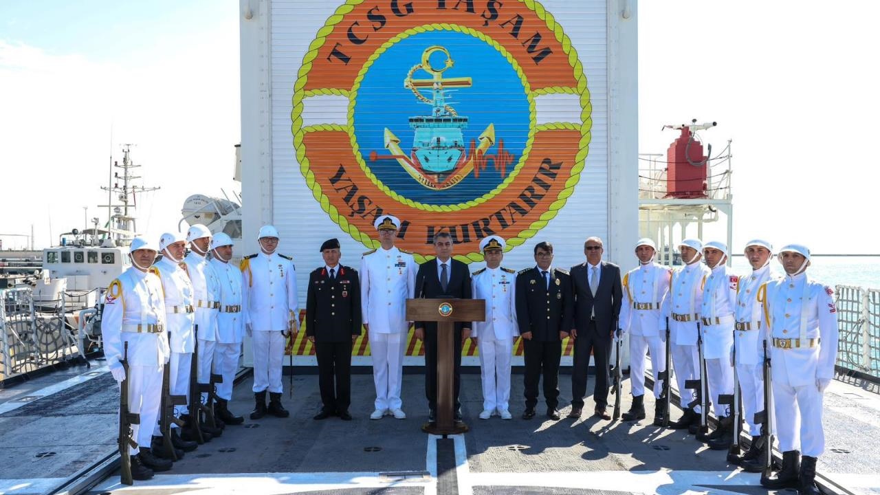 Mersin  Valisi Toros, Tcsg Yaşam Gemisi’ni Ziyaret Etti.