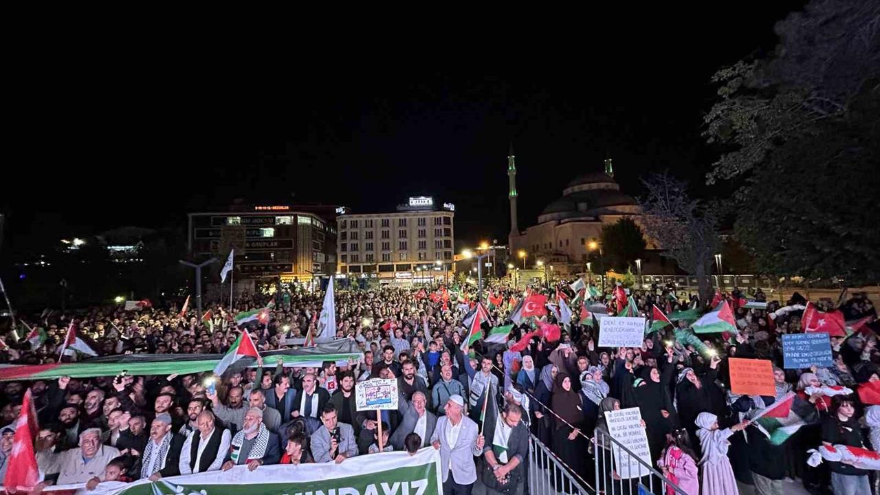 Van'da Filistin İçin Binyüzlerce Kişi Yürüdü