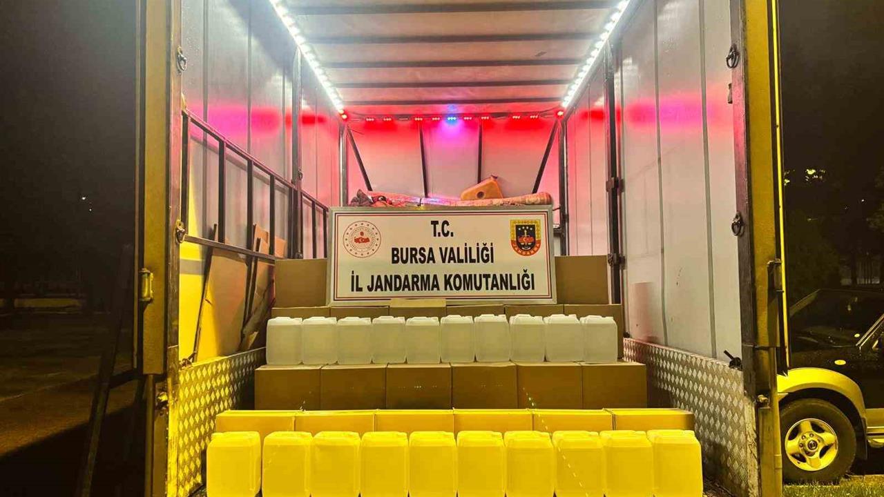 İznik'te Bin Litre Kaçak Etil Alkol Yakalandı