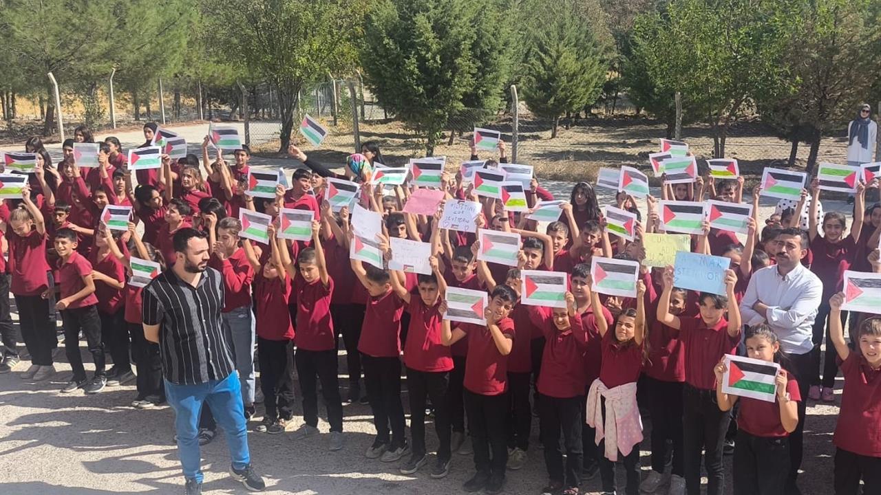 Dicle'de Öğrencilerden Gazze'ye Destek Etkinliği