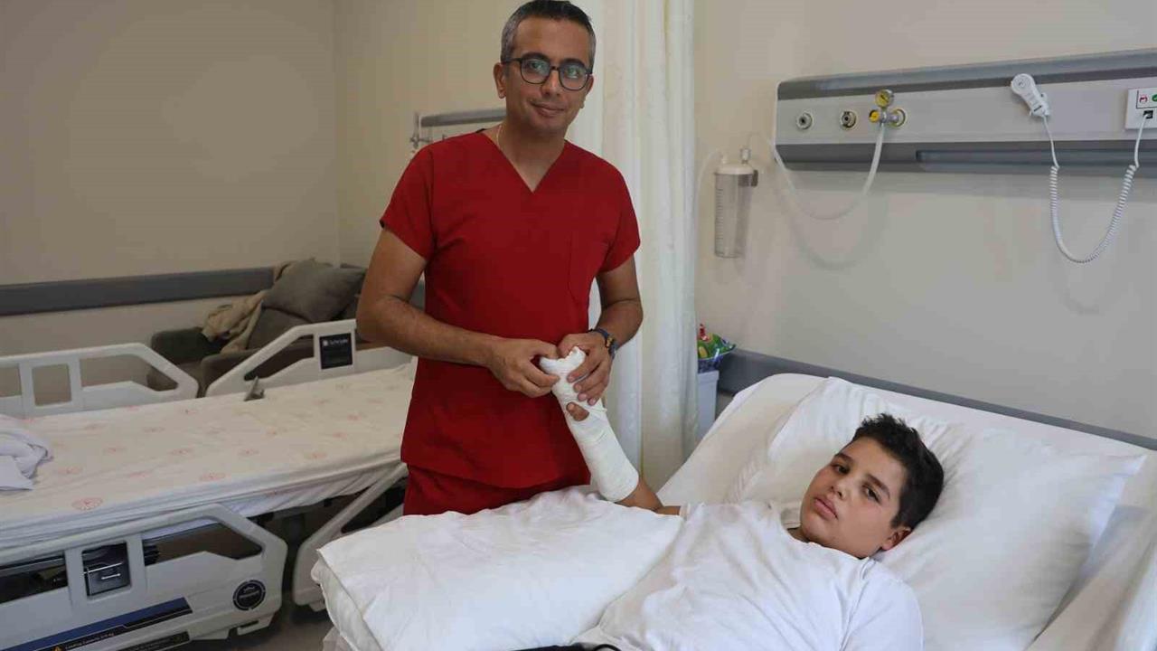 Hatay'da Üzüm Sıkma Makinesine Kapanan Çocuğun Parmakları Kurtarıldı