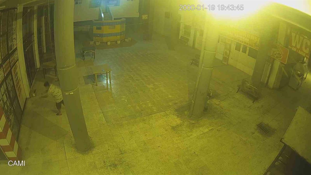 Adana'da Hırsızlık Anları Güvenlik Kamerasında Kaydedildi