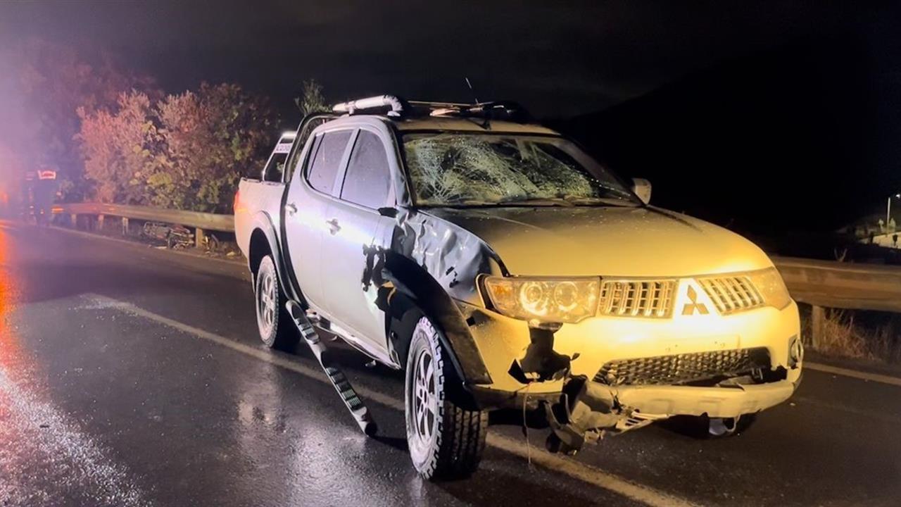 İzmir'de Pikap ile Elektrikli Bisiklet Çarpıştı: 2 Ölü