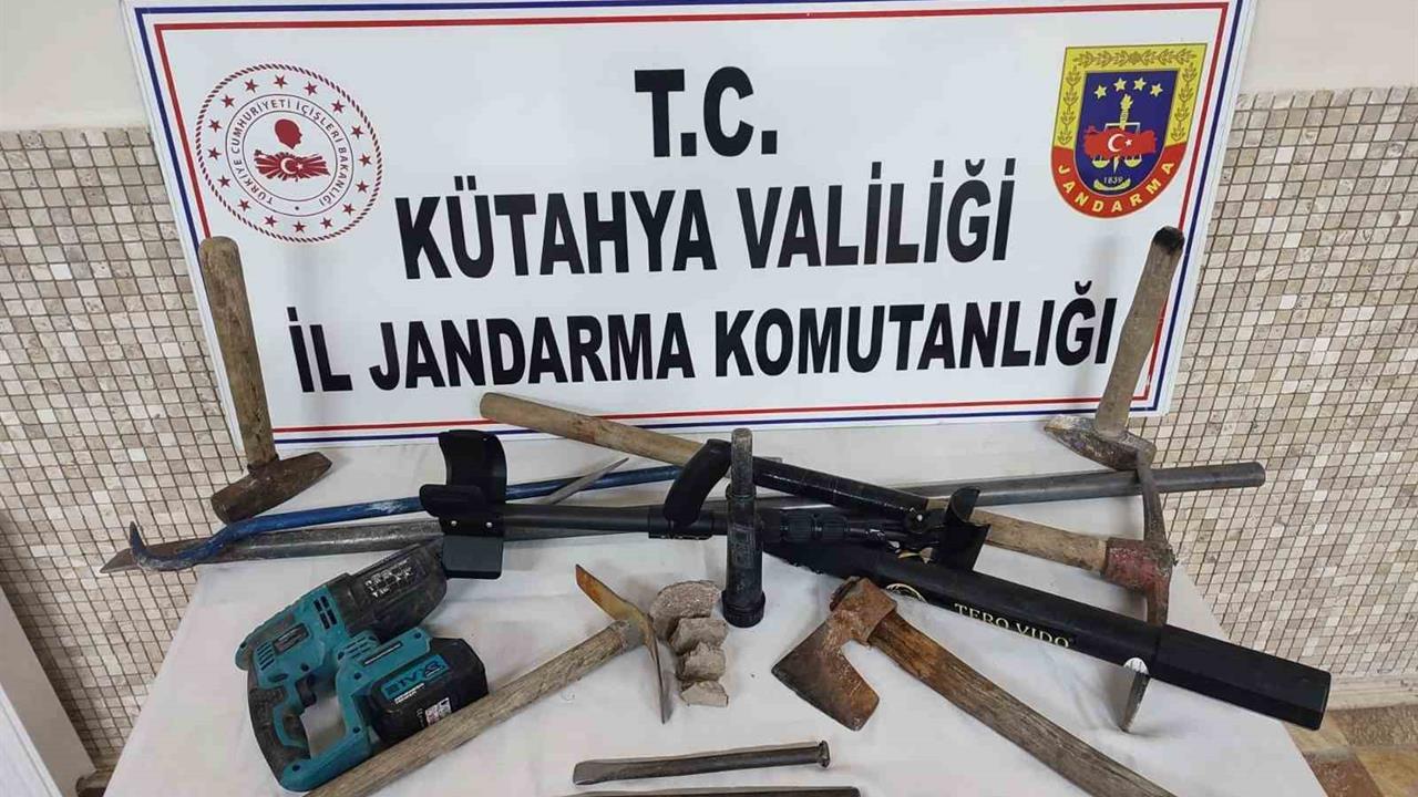Kütahya'da Kaçak Kazı Operasyonu: 9 Gözaltı
