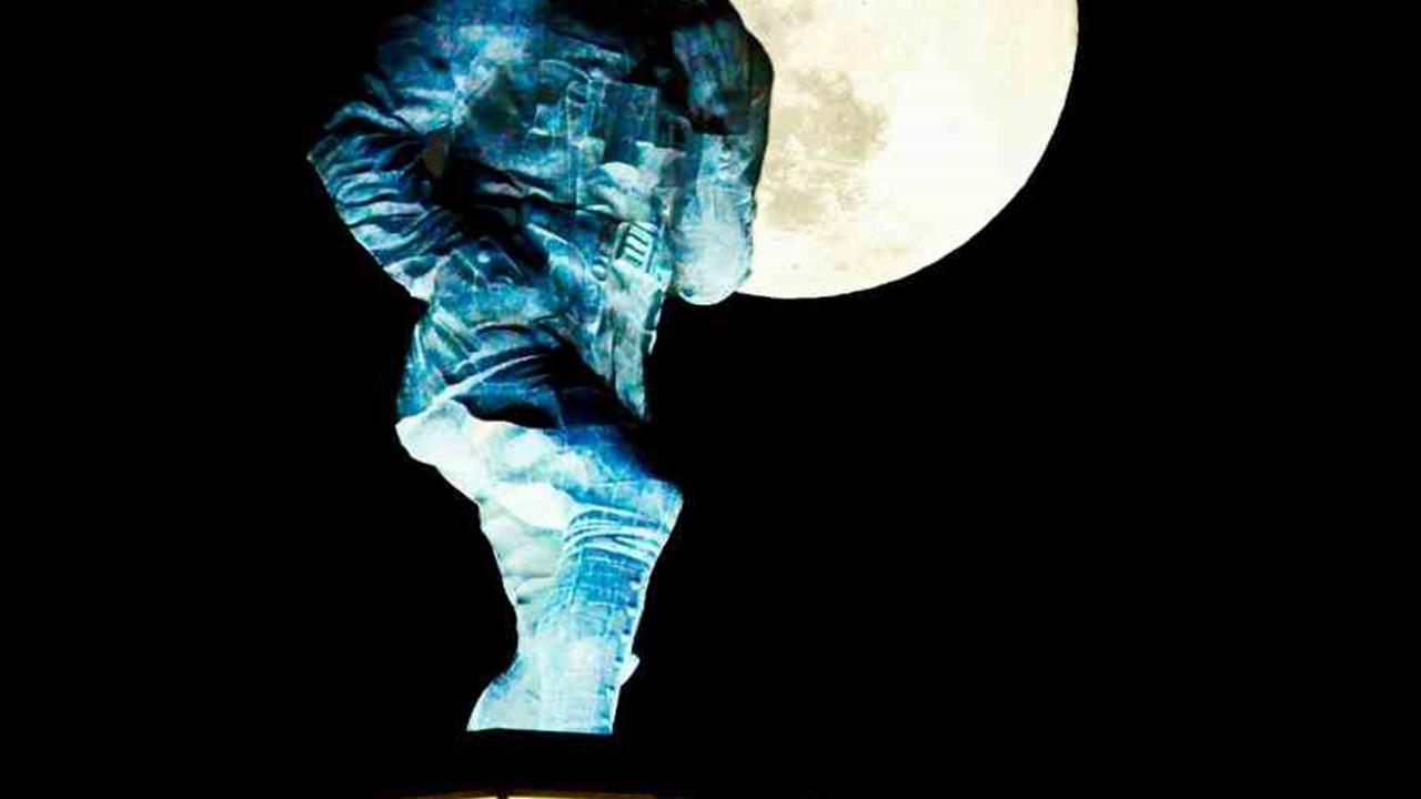 Artvin'de Dolunay Manzarası: Atatürk Heykeli Parlıyor