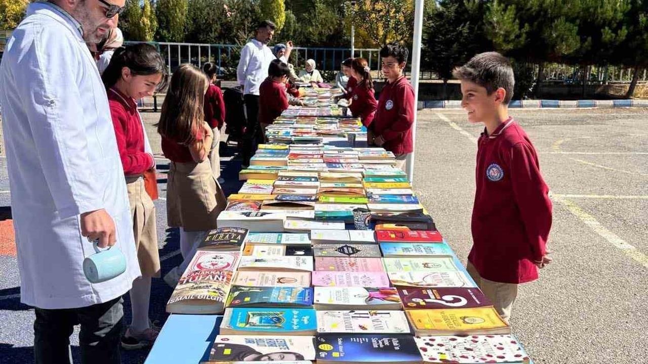 Aydıntepe'de Kültür ve Sohbet Odası İçin Kitap Fuarı Düzenlendi