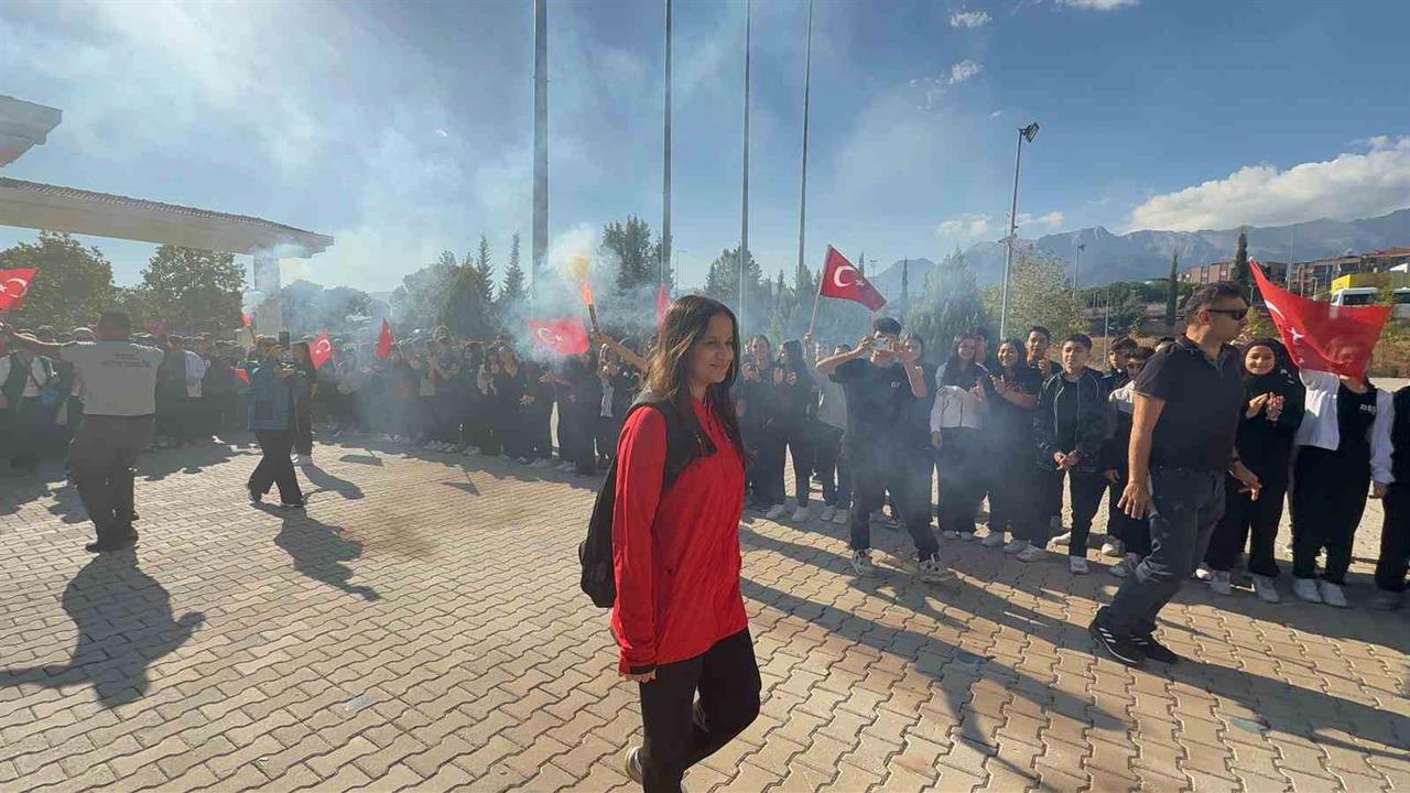 Denizli'de Genç Dartçı Ayşegül Karagöz Dünya Şampiyonu Oldu