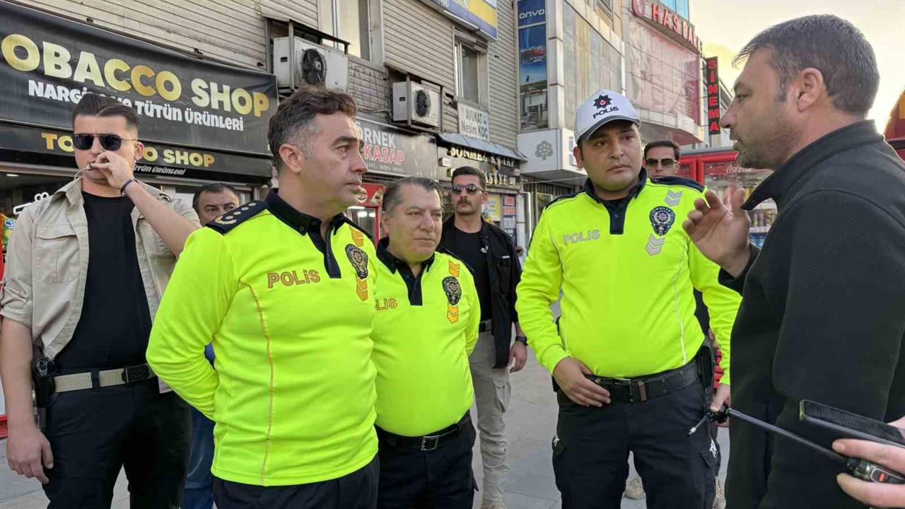 Ağrı'da Emniyet Müdürü Trafik Sorununu Çözmek İçin Sahada