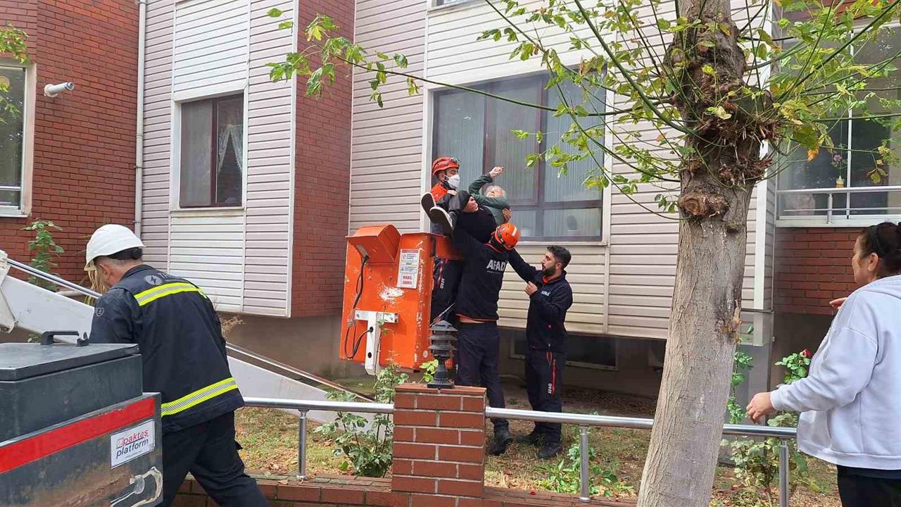 Kırklareli'nde Mahsur Kalanlar İtfaiye ile Kurtarıldı