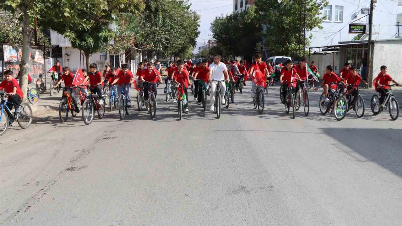 Adıyaman'da Öğrenciler Gazze İçin Pedal Çeviriyor