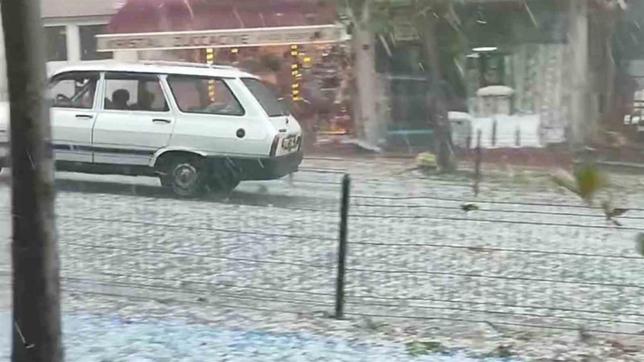 Çaycuma'da Ceviz Büyüklüğünde Dolu Yağışı Hayatı Olumsuz Etkiledi