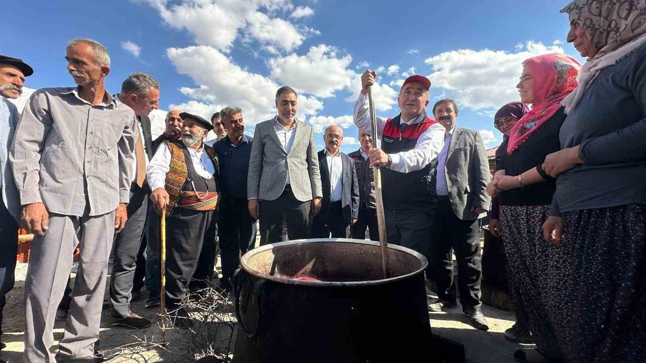 Elazığ'da Vali Hatipoğlu'ndan Renkli Orcik Gösterisi