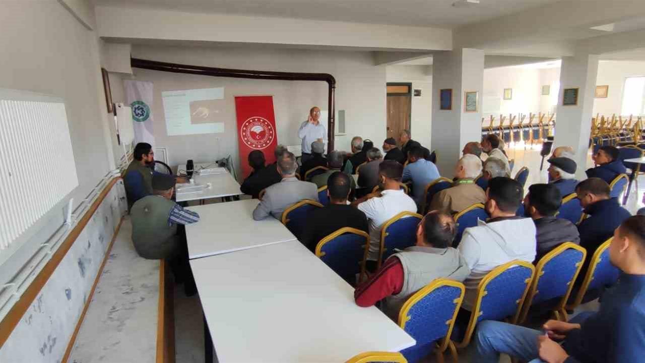 Kars'ta Hayvan Yetiştiricilerine Şarbon Eğitimi Veriliyor