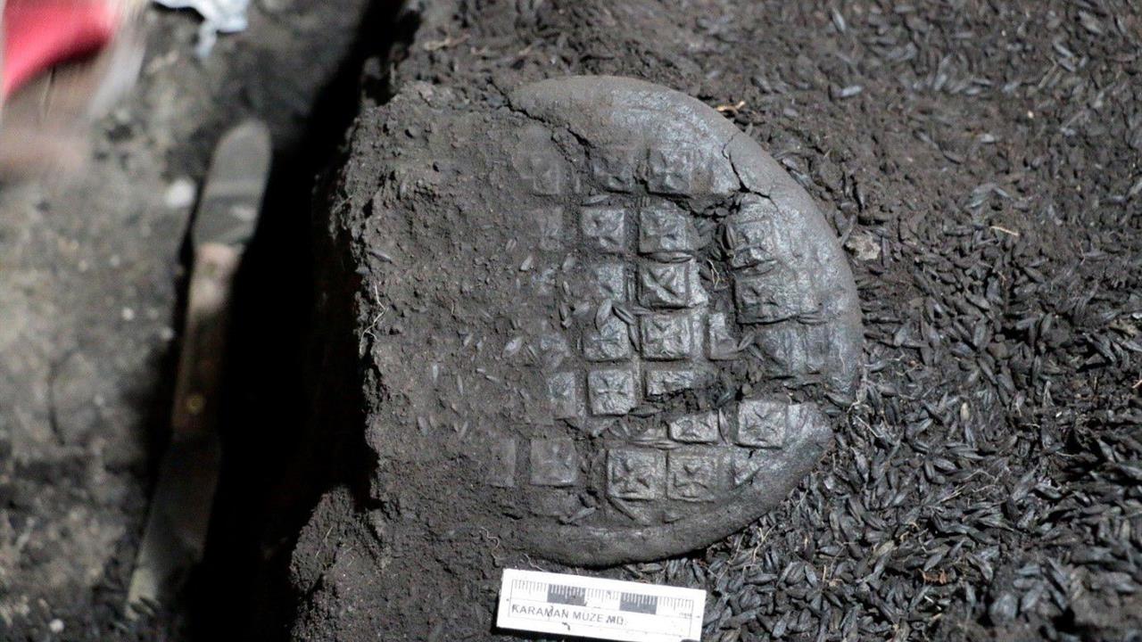 Karaman'da 1300 Yıllık Ekmek Bulundu